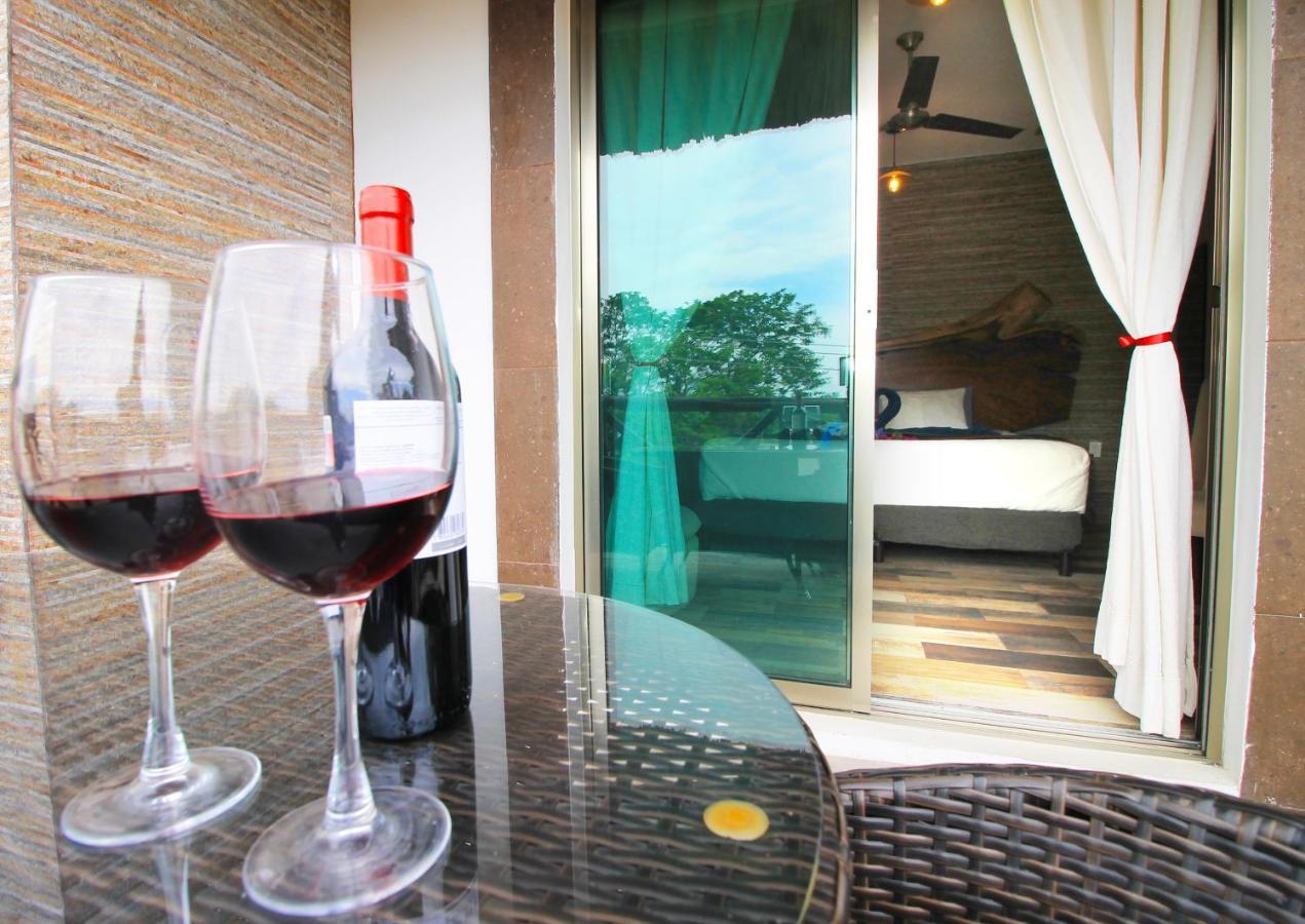 Hotel Pancho Villas Bacalar - Free Bikes And Paddles ภายนอก รูปภาพ