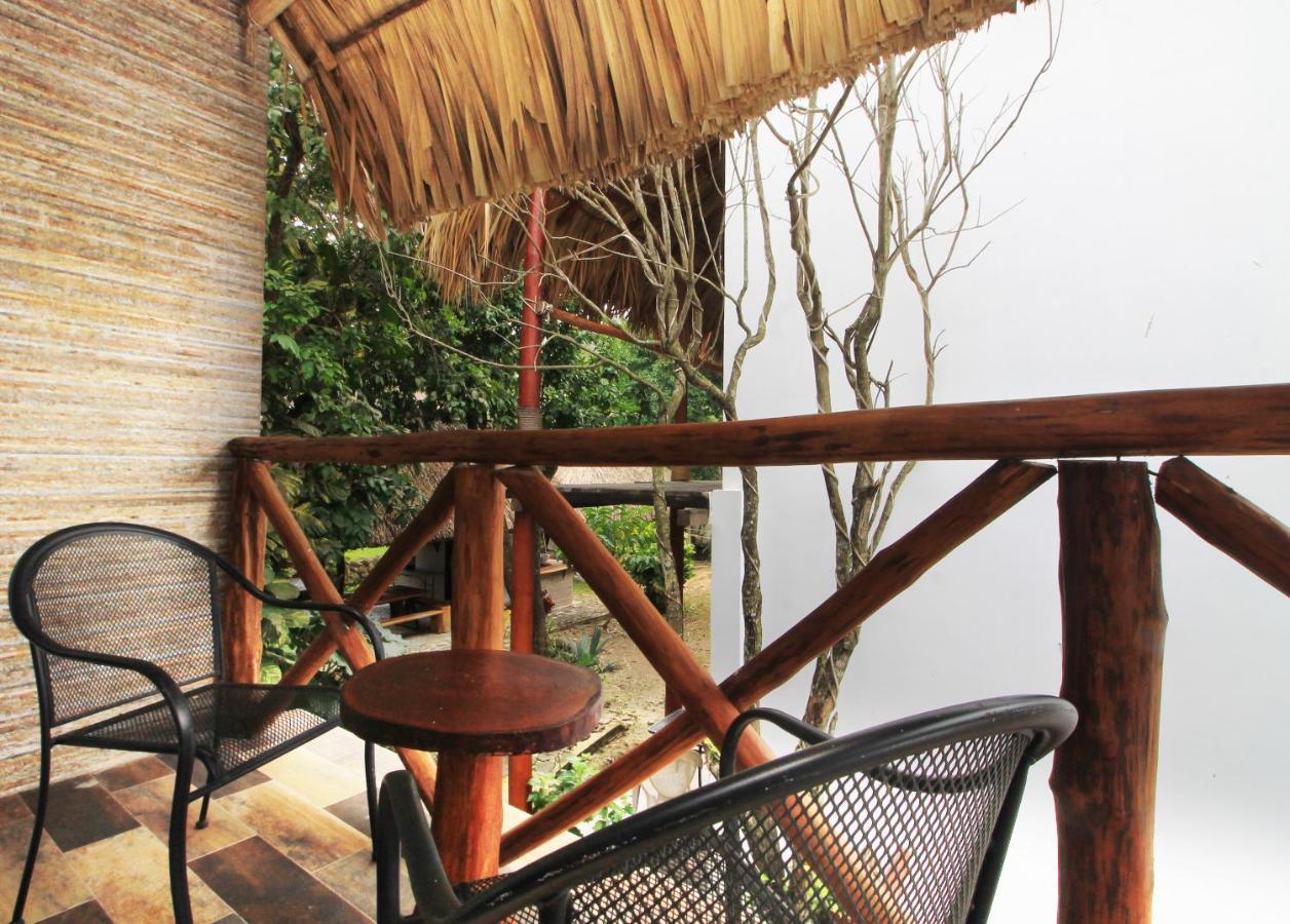 Hotel Pancho Villas Bacalar - Free Bikes And Paddles ภายนอก รูปภาพ