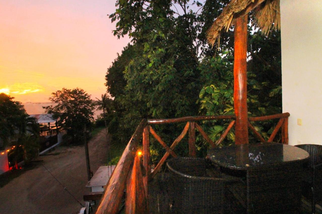 Hotel Pancho Villas Bacalar - Free Bikes And Paddles ภายนอก รูปภาพ